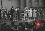 Standbild goldenen Hausschuhe Hollywood Los Angeles California USA, 1943, aus Sekunde 11 historischem Filmmaterial Videoclip 65675060594
