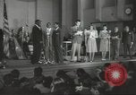 Standbild goldenen Hausschuhe Hollywood Los Angeles California USA, 1943, aus Sekunde 13 historischem Filmmaterial Videoclip 65675060594