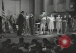 Standbild goldenen Hausschuhe Hollywood Los Angeles California USA, 1943, aus Sekunde 15 historischem Filmmaterial Videoclip 65675060594