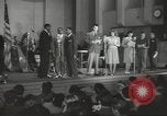 Standbild goldenen Hausschuhe Hollywood Los Angeles California USA, 1943, aus Sekunde 17 historischem Filmmaterial Videoclip 65675060594