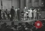 Standbild goldenen Hausschuhe Hollywood Los Angeles California USA, 1943, aus Sekunde 19 historischem Filmmaterial Videoclip 65675060594