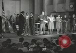 Standbild goldenen Hausschuhe Hollywood Los Angeles California USA, 1943, aus Sekunde 21 historischem Filmmaterial Videoclip 65675060594