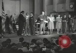 Standbild goldenen Hausschuhe Hollywood Los Angeles California USA, 1943, aus Sekunde 22 historischem Filmmaterial Videoclip 65675060594