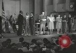 Standbild goldenen Hausschuhe Hollywood Los Angeles California USA, 1943, aus Sekunde 23 historischem Filmmaterial Videoclip 65675060594