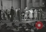 Standbild goldenen Hausschuhe Hollywood Los Angeles California USA, 1943, aus Sekunde 25 historischem Filmmaterial Videoclip 65675060594