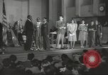 Standbild goldenen Hausschuhe Hollywood Los Angeles California USA, 1943, aus Sekunde 27 historischem Filmmaterial Videoclip 65675060594