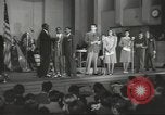 Standbild goldenen Hausschuhe Hollywood Los Angeles California USA, 1943, aus Sekunde 30 historischem Filmmaterial Videoclip 65675060594