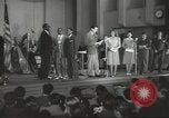 Standbild goldenen Hausschuhe Hollywood Los Angeles California USA, 1943, aus Sekunde 32 historischem Filmmaterial Videoclip 65675060594