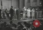 Standbild goldenen Hausschuhe Hollywood Los Angeles California USA, 1943, aus Sekunde 35 historischem Filmmaterial Videoclip 65675060594