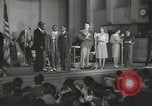 Standbild goldenen Hausschuhe Hollywood Los Angeles California USA, 1943, aus Sekunde 36 historischem Filmmaterial Videoclip 65675060594