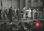 Standbild goldenen Hausschuhe Hollywood Los Angeles California USA, 1943, aus Sekunde 38 historischem Filmmaterial Videoclip 65675060594