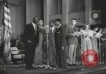 Standbild goldenen Hausschuhe Hollywood Los Angeles California USA, 1943, aus Sekunde 51 historischem Filmmaterial Videoclip 65675060594
