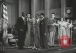 Standbild goldenen Hausschuhe Hollywood Los Angeles California USA, 1943, aus Sekunde 52 historischem Filmmaterial Videoclip 65675060594