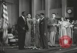 Standbild goldenen Hausschuhe Hollywood Los Angeles California USA, 1943, aus Sekunde 55 historischem Filmmaterial Videoclip 65675060594