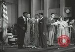 Standbild goldenen Hausschuhe Hollywood Los Angeles California USA, 1943, aus Sekunde 61 historischem Filmmaterial Videoclip 65675060594