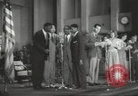 Standbild goldenen Hausschuhe Hollywood Los Angeles California USA, 1943, aus Sekunde 62 historischem Filmmaterial Videoclip 65675060594