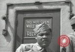 Image Boxer Joe Louis en US Army Los Angeles California USA, 1943, de la seconde 28 séquences d'archives historiques vidéo 65675060607