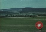 Standbild Allied Flyer entkam aus Haft in der Schweiz Annecy Frankreich, 1944, aus Sekunde 52 historischem Filmmaterial Videoclip 65675060614