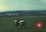 Standbild Allied Flyer entkam aus Haft in der Schweiz Annecy Frankreich, 1944, aus Sekunde 57 historischem Filmmaterial Videoclip 65675060614