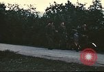 Image rapatrié les aviateurs américains partent sur C-47 Aéronefs Annecy France, 1944, de la seconde 10 séquences d'archives historiques vidéo 65675060616
