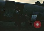 Image rapatrié les aviateurs américains partent sur C-47 Aéronefs Annecy France, 1944, de la seconde 25 séquences d'archives historiques vidéo 65675060616