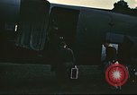 Image rapatrié les aviateurs américains partent sur C-47 Aéronefs Annecy France, 1944, de la seconde 28 séquences d'archives historiques vidéo 65675060616