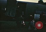 Image rapatrié les aviateurs américains partent sur C-47 Aéronefs Annecy France, 1944, de la seconde 29 séquences d'archives historiques vidéo 65675060616