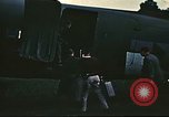 Image rapatrié les aviateurs américains partent sur C-47 Aéronefs Annecy France, 1944, de la seconde 30 séquences d'archives historiques vidéo 65675060616