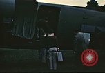 Image rapatrié les aviateurs américains partent sur C-47 Aéronefs Annecy France, 1944, de la seconde 31 séquences d'archives historiques vidéo 65675060616