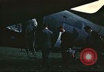 Image rapatrié les aviateurs américains partent sur C-47 Aéronefs Annecy France, 1944, de la seconde 36 séquences d'archives historiques vidéo 65675060616