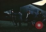 Image rapatrié les aviateurs américains partent sur C-47 Aéronefs Annecy France, 1944, de la seconde 37 séquences d'archives historiques vidéo 65675060616