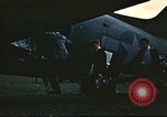 Image rapatrié les aviateurs américains partent sur C-47 Aéronefs Annecy France, 1944, de la seconde 38 séquences d'archives historiques vidéo 65675060616