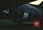 Image rapatrié les aviateurs américains partent sur C-47 Aéronefs Annecy France, 1944, de la seconde 39 séquences d'archives historiques vidéo 65675060616