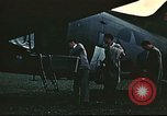 Image rapatrié les aviateurs américains partent sur C-47 Aéronefs Annecy France, 1944, de la seconde 46 séquences d'archives historiques vidéo 65675060616