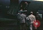 Image rapatrié les aviateurs américains partent sur C-47 Aéronefs Annecy France, 1944, de la seconde 48 séquences d'archives historiques vidéo 65675060616