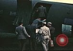 Image rapatrié les aviateurs américains partent sur C-47 Aéronefs Annecy France, 1944, de la seconde 51 séquences d'archives historiques vidéo 65675060616