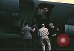 Image rapatrié les aviateurs américains partent sur C-47 Aéronefs Annecy France, 1944, de la seconde 56 séquences d'archives historiques vidéo 65675060616