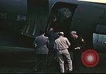 Image rapatrié les aviateurs américains partent sur C-47 Aéronefs Annecy France, 1944, de la seconde 57 séquences d'archives historiques vidéo 65675060616