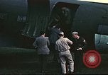 Image rapatrié les aviateurs américains partent sur C-47 Aéronefs Annecy France, 1944, de la seconde 58 séquences d'archives historiques vidéo 65675060616