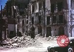 Immagine di Rovine in città Sicilia Italia, 1943, secondo 36 filmato di repertorio 65675060622
