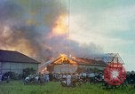 Standbild Gebäude in Brand Deutschland, 1940, aus Sekunde 32 historischem Filmmaterial Videoclip 65675060654