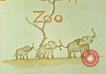 Immagine di Eva Braun allo zoo Berchtesgaden Germania, 1940, secondo 1 filmato di repertorio 65675060660