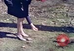 Immagine di Eva Braun allo zoo Berchtesgaden Germania, 1940, secondo 61 filmato di repertorio 65675060660