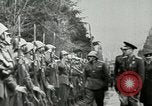 Immagine di Dittatore rumeno Ion Antonescu Victor visitando le truppe in Odessa in Odessa Ucraina, 1941, secondo 58 filmato di repertorio 65675060665