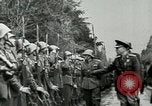 Immagine di Dittatore rumeno Ion Antonescu Victor visitando le truppe in Odessa in Odessa Ucraina, 1941, secondo 59 filmato di repertorio 65675060665