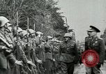 Immagine di Dittatore rumeno Ion Antonescu Victor visitando le truppe in Odessa in Odessa Ucraina, 1941, secondo 60 filmato di repertorio 65675060665
