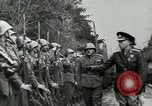 Immagine di Dittatore rumeno Ion Antonescu Victor visitando le truppe in Odessa in Odessa Ucraina, 1941, secondo 61 filmato di repertorio 65675060665