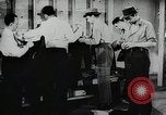 Standbild Die Ausbildung von neuen US-Rekruten Zweiten Weltkrieg United States USA, 1943, aus Sekunde 51 historischem Filmmaterial Videoclip 65675060677