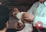 Standbild Handaufzug von Atombombe Hiroshima Japan, 1946, aus Sekunde 10 historischem Filmmaterial Videoclip 65675060686