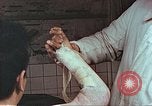 Standbild Handaufzug von Atombombe Hiroshima Japan, 1946, aus Sekunde 26 historischem Filmmaterial Videoclip 65675060686